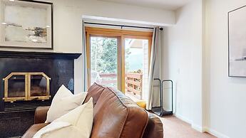 Lakeview Villas #24 3 Bedroom Condo by RedAwning