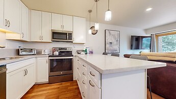 Lakeview Villas #24 3 Bedroom Condo by RedAwning