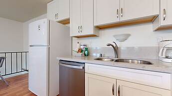 Lakeview Villas #24 3 Bedroom Condo by RedAwning