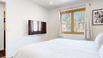 Lakeview Villas #24 3 Bedroom Condo by RedAwning