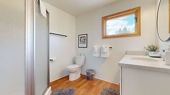 Lakeview Villas #24 3 Bedroom Condo by RedAwning