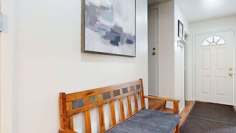 Lakeview Villas #24 3 Bedroom Condo by RedAwning