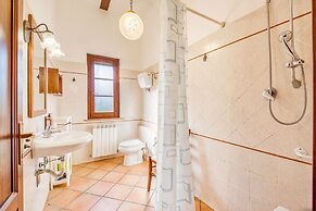 Broom apt With Shared Pool