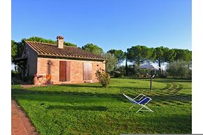 Broom apt With Shared Pool