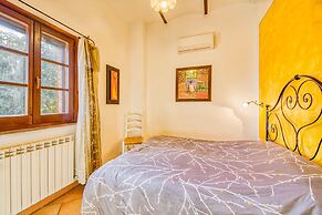 Broom apt With Shared Pool