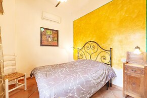 Broom apt With Shared Pool