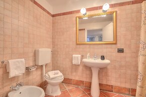 Borgo Belvedere Apartment With Lake View