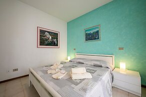 Cinzia Apartment Front Beach