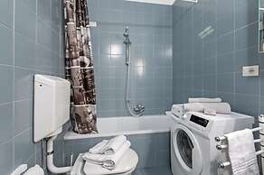 Lake View Historical Center Apartment