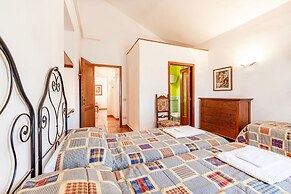 Rosemary apt With Shared Pool Family fun