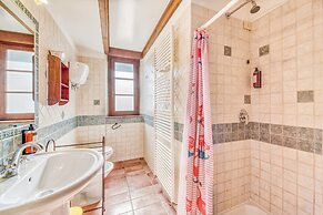 Laurel apt With Shared Pool