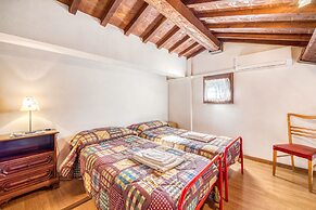 Laurel apt With Shared Pool