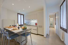 Agata Maison-historical Center and Lake