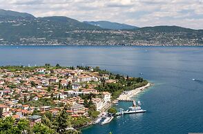 Agata Maison-historical Center and Lake