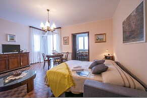Nicoletta s Lake View On Stresa Hills