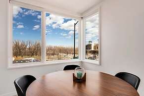 Modern Elegance on Linden Walk/bike Everywhere!