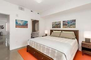 Modern Elegance on Linden Walk/bike Everywhere!