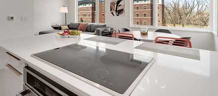 Modern Elegance on Linden Walk/bike Everywhere!