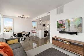 Modern Elegance on Linden Walk/bike Everywhere!