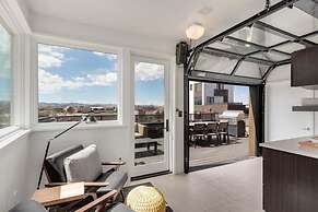 Modern Elegance on Linden Walk/bike Everywhere!