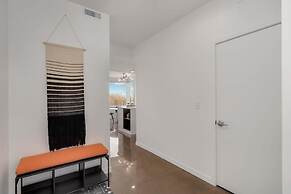 Modern Elegance on Linden Walk/bike Everywhere!