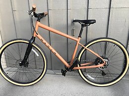 Modern Elegance on Linden Walk/bike Everywhere!