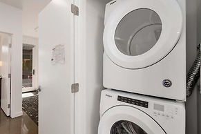 Modern Elegance on Linden Walk/bike Everywhere!