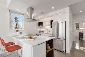 Modern Elegance on Linden Walk/bike Everywhere!