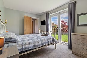 Roslen - Lovely Bungalow Near Beach and Village