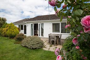 Sea Charm - Cosy Bungalow Near Beach and Village