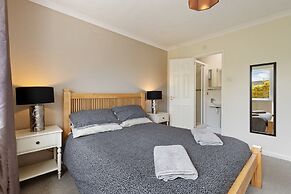 Sea Charm - Cosy Bungalow Near Beach and Village