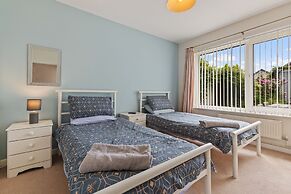 Sea Charm - Cosy Bungalow Near Beach and Village