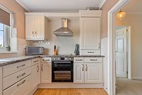 Sea Charm - Cosy Bungalow Near Beach and Village