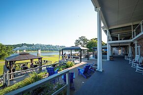 Riverboat Inn and Suites