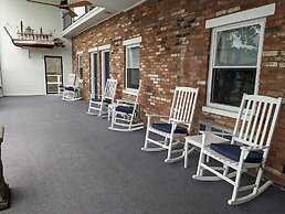 Riverboat Inn and Suites