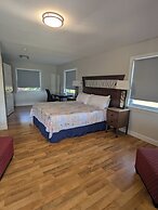 Riverboat Inn and Suites