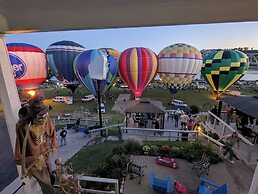 Riverboat Inn and Suites