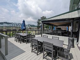 Riverboat Inn and Suites