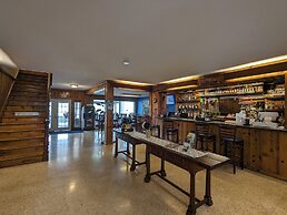 Riverboat Inn and Suites