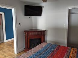 Riverboat Inn and Suites