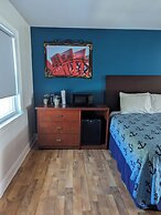 Riverboat Inn and Suites