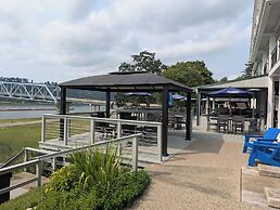Riverboat Inn and Suites