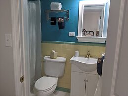 Riverboat Inn and Suites