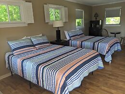 Riverboat Inn and Suites