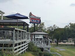 Riverboat Inn and Suites