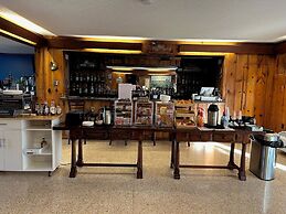 Riverboat Inn and Suites