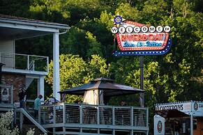 Riverboat Inn and Suites