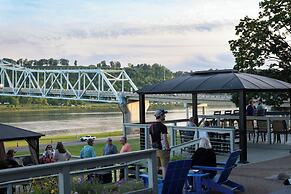 Riverboat Inn and Suites