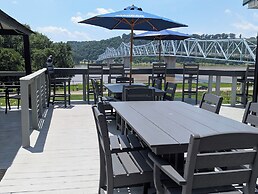 Riverboat Inn and Suites