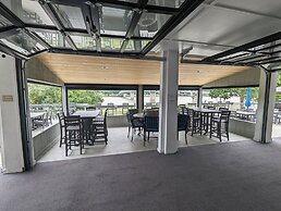 Riverboat Inn and Suites